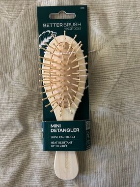 ecotools Mini Detangler Brush in Natural Wood and Beige